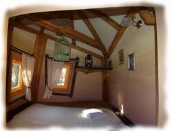 Schwerin Zoo Deutschland Hotel Baumhaus - Schlafbereich Kuenstlerische Holzgestaltung Kulturinsel Einsiedel 2013