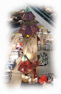 Hoeffner Fuerth Turm im Lichthof Kuenstlerische Holzgestaltung Kulturinsel Einsiedel