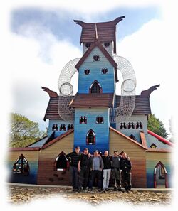 Kervel Frankreich Schloss Kuenstlerische Holzgestaltung Kulturinsel Einsiedel