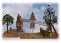 Grand_Lierne_Spielbruecke_Eingangsbereich_18_Kuenstlerische_Holzgestaltung_Juergen_Bergmann_Kulturinsel_Einsiedel