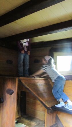 Overath_Gartenlaube_09_Kuenstlerische_Holzgestaltung_Juergen_Bergmann_Kulturinsel_Einsiedel