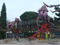 Grand_Lierne_Spielbruecke_Eingangsbereich_07_Kuenstlerische_Holzgestaltung_Juergen_Bergmann_Kulturinsel_Einsiedel