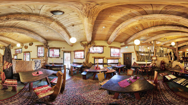 Baumstammlokal__111_