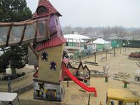 Grand_Lierne_Spielbruecke_Eingangsbereich_17_Kuenstlerische_Holzgestaltung_Juergen_Bergmann_Kulturinsel_Einsiedel