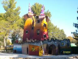 Pinede_du_Luberon_Narrenschloss_08_Kuenstlerische_Holzgestaltung_Juergen_Bergmann_Kulturinsel_Einsiedel