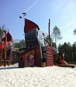 Linxe_Hexentuerme_5_Kuenstlerische_Holzgestaltung_Juergen_Bergmann_Kulturinsel_Einsiedel