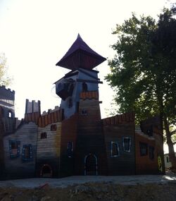 Les_Chenes_Piratenburg_09_Kuenstlerische_Holzgestaltung_Juergen_Bergmann_Kulturinsel_Einsiedel