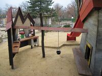 Grand_Lierne_Spielbruecke_Eingangsbereich_13_Kuenstlerische_Holzgestaltung_Juergen_Bergmann_Kulturinsel_Einsiedel