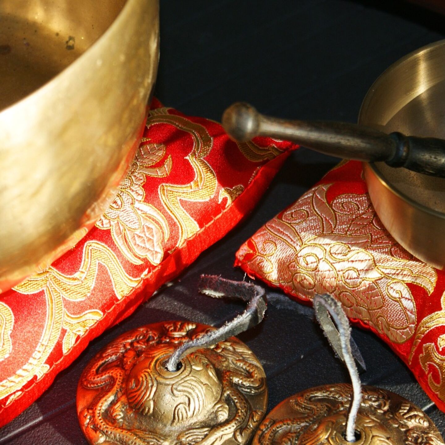 singing-bowls-185789_1280