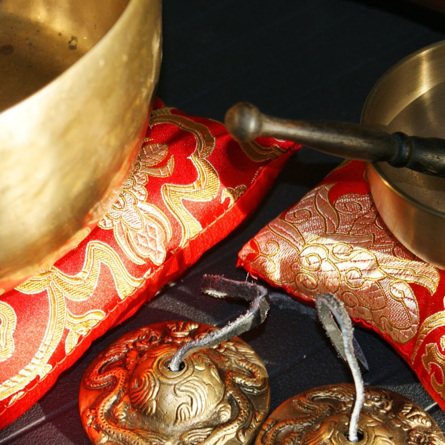 singing-bowls-185789_1280