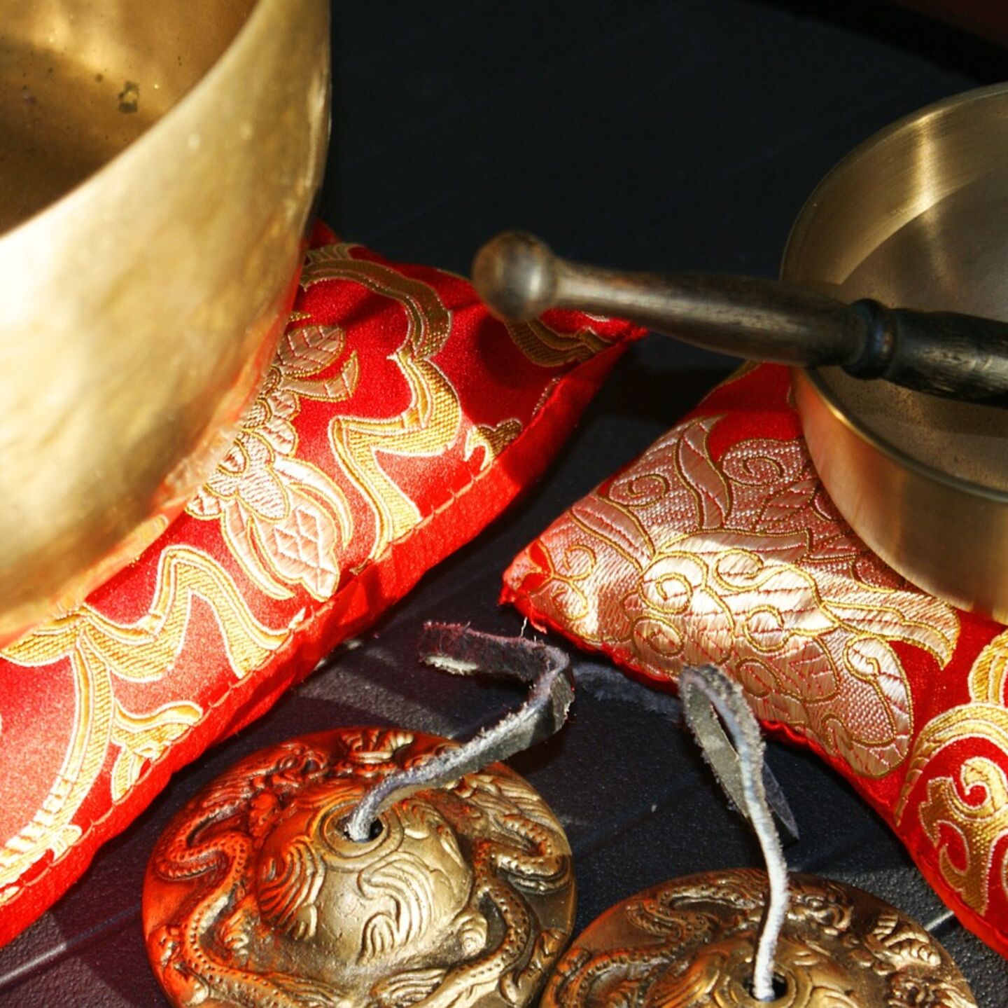 singing-bowls-185789_1280