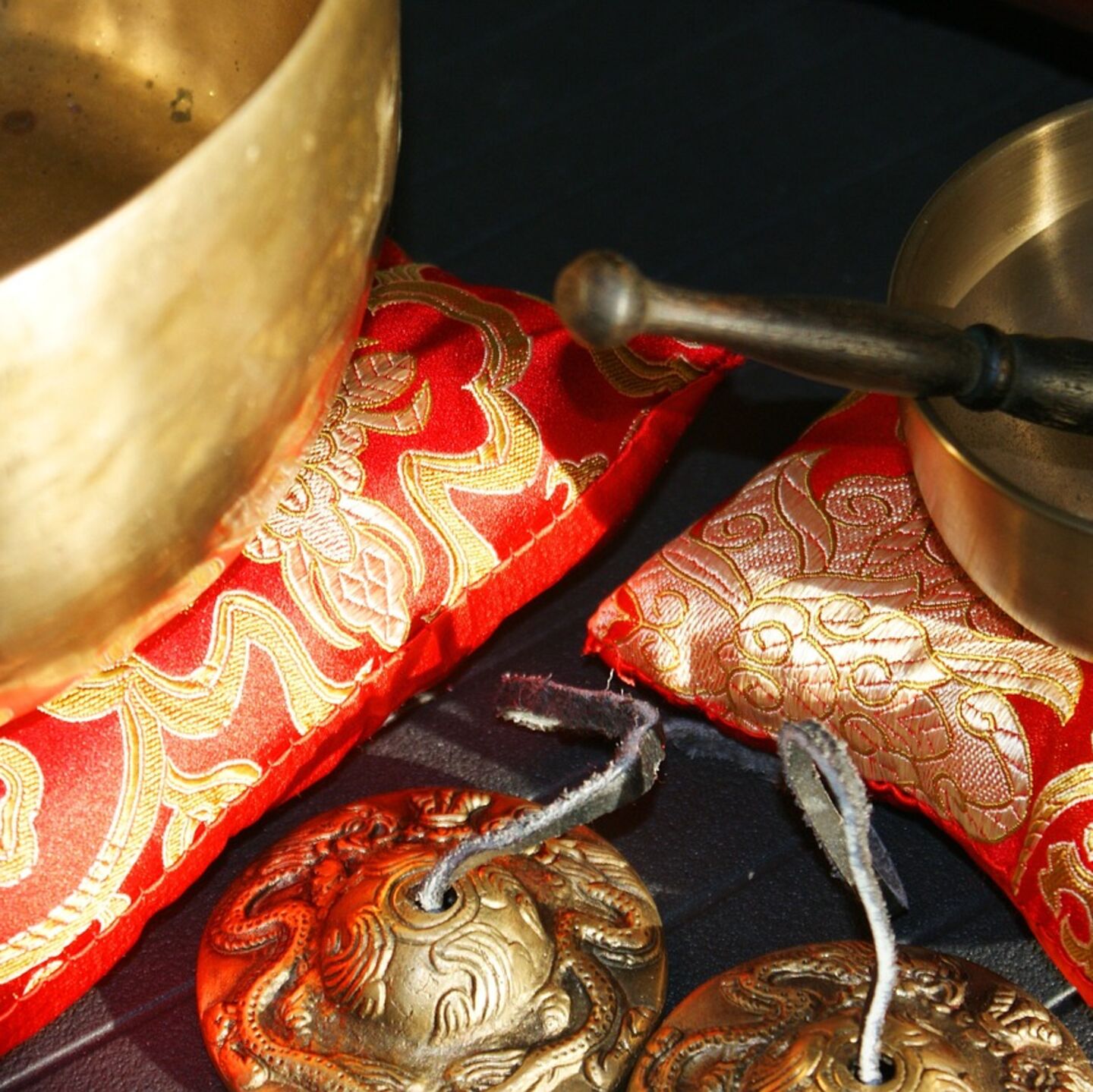 singing-bowls-185789_1280