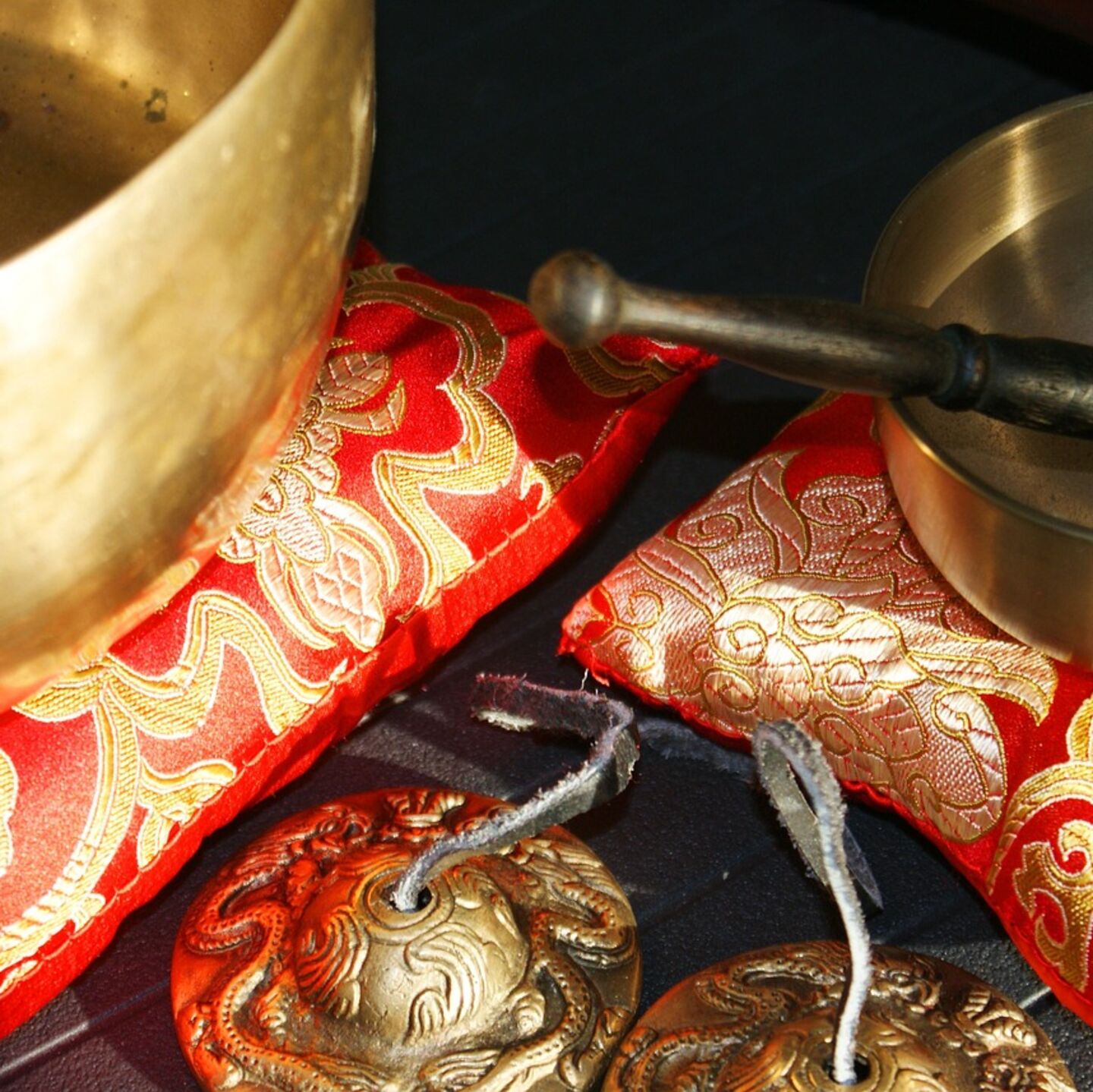 singing-bowls-185789_1280