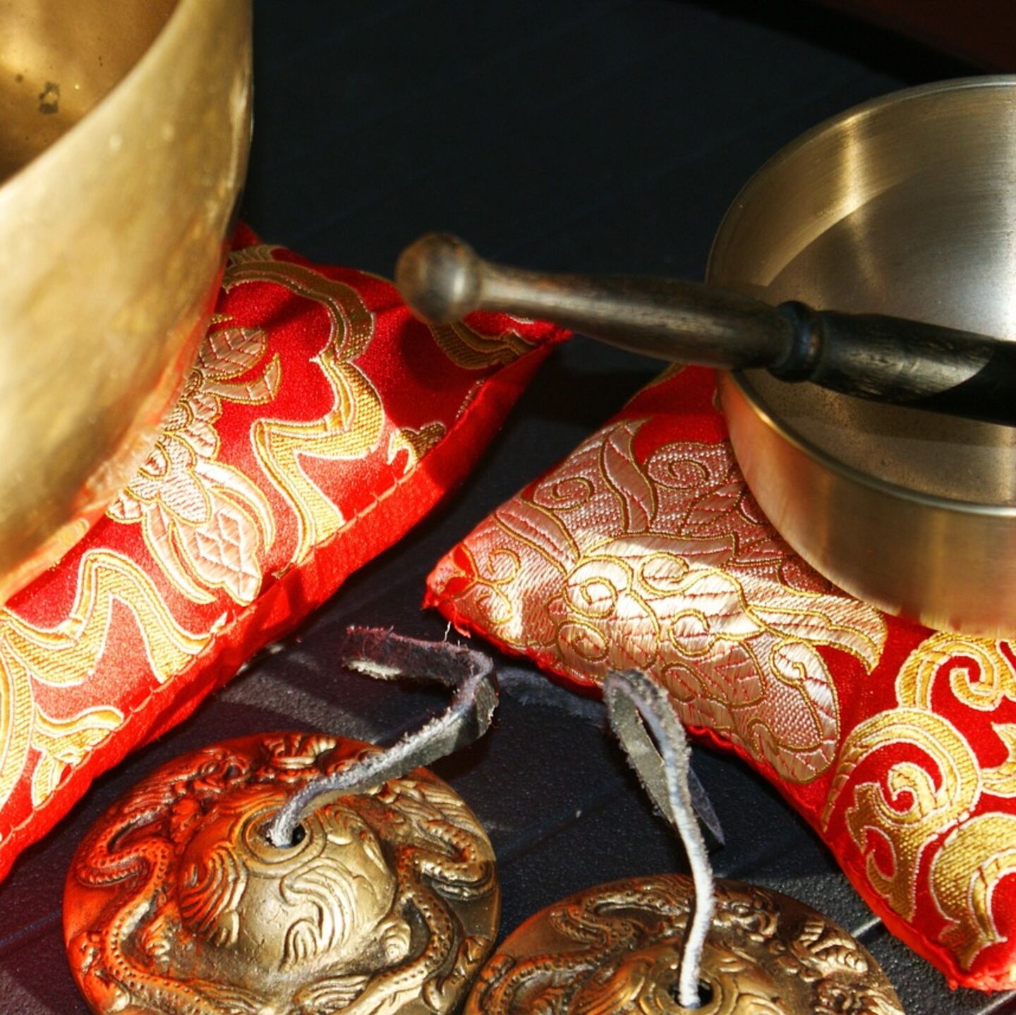 singing-bowls-185789_1280