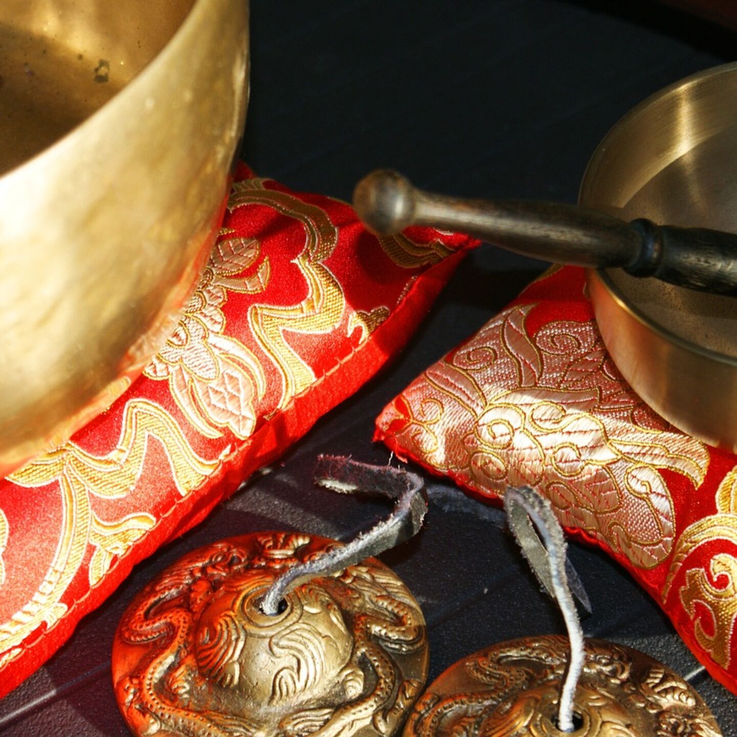 singing-bowls-185789_1280