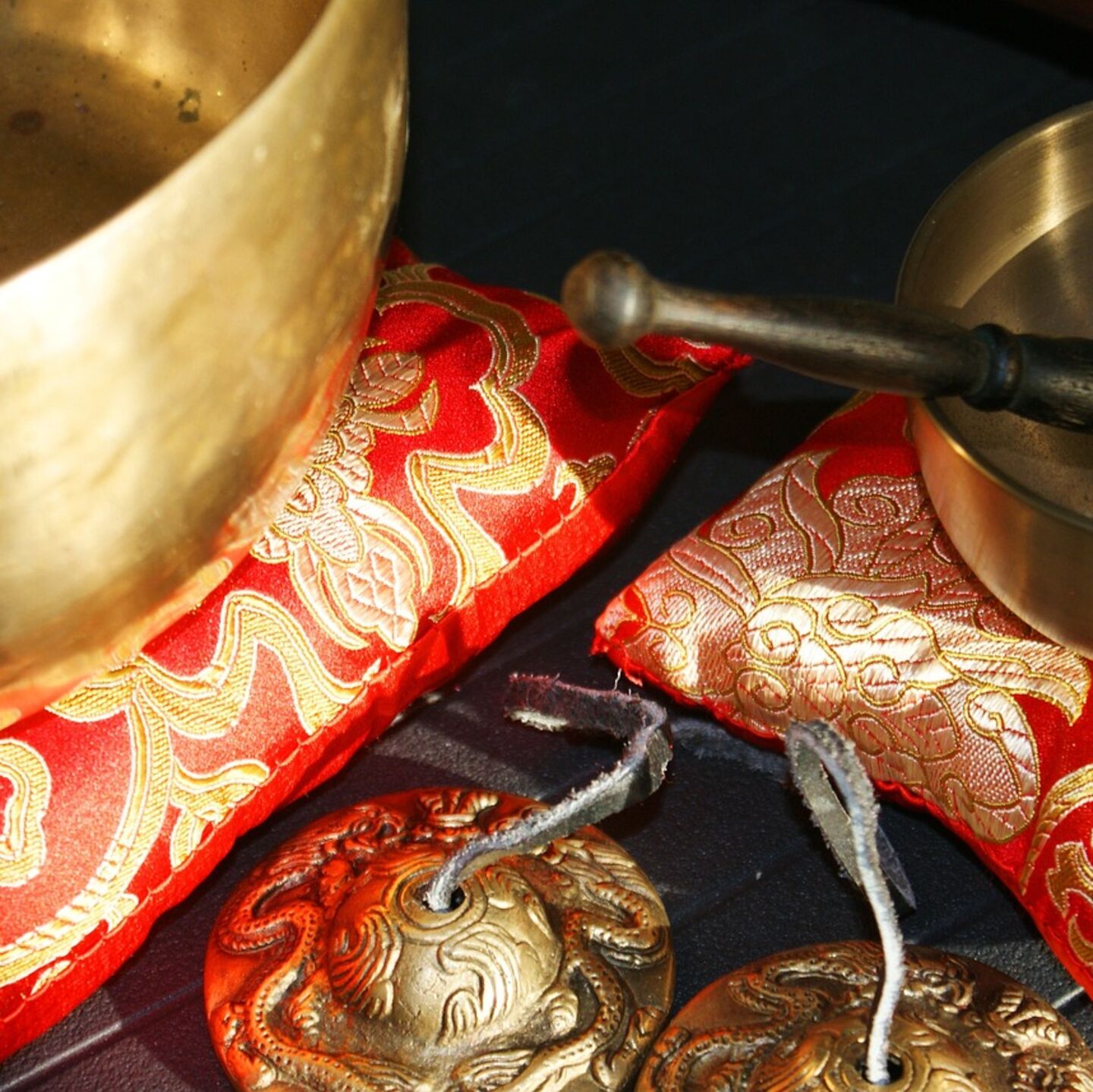 singing-bowls-185789_1280